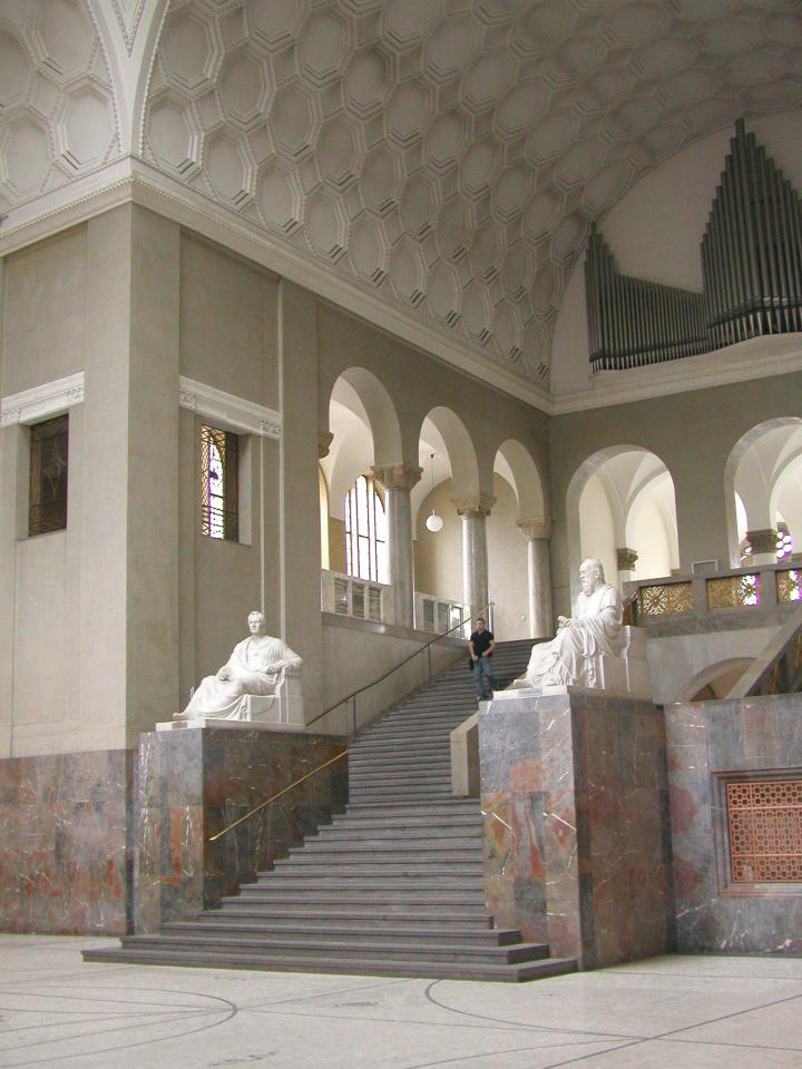 JPEG image - The main entrance hall to Mnchen University ...