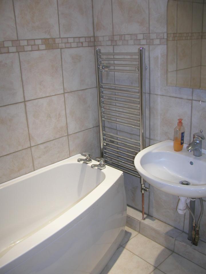 JPEG image - Floor laid, tiles grouted ...