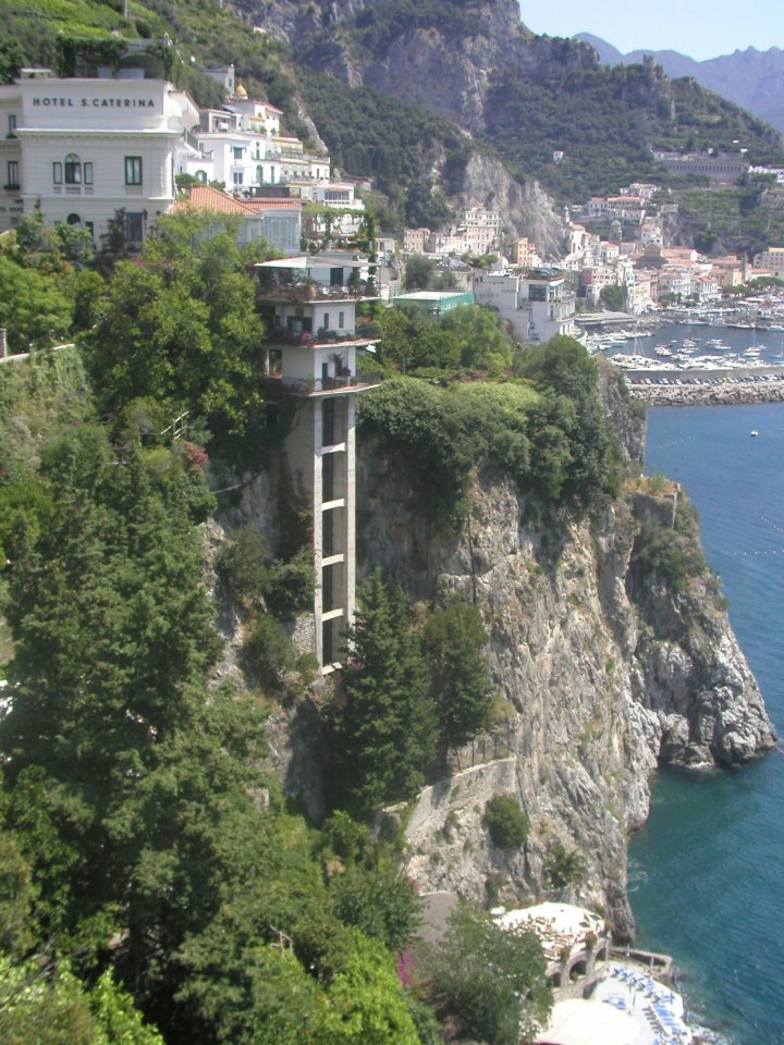 JPEG image - Amalfi : A 5* hotel which used to be a mansion. They have the luxury of lifts to get down the cliff to sea level. ...