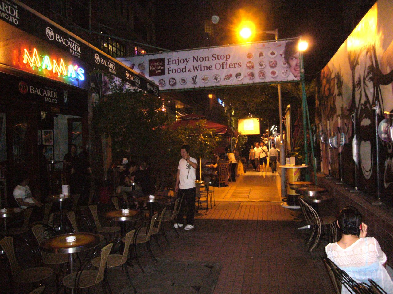 JPEG image - Knutsford Terraces, Kowloon. We ate twice at 