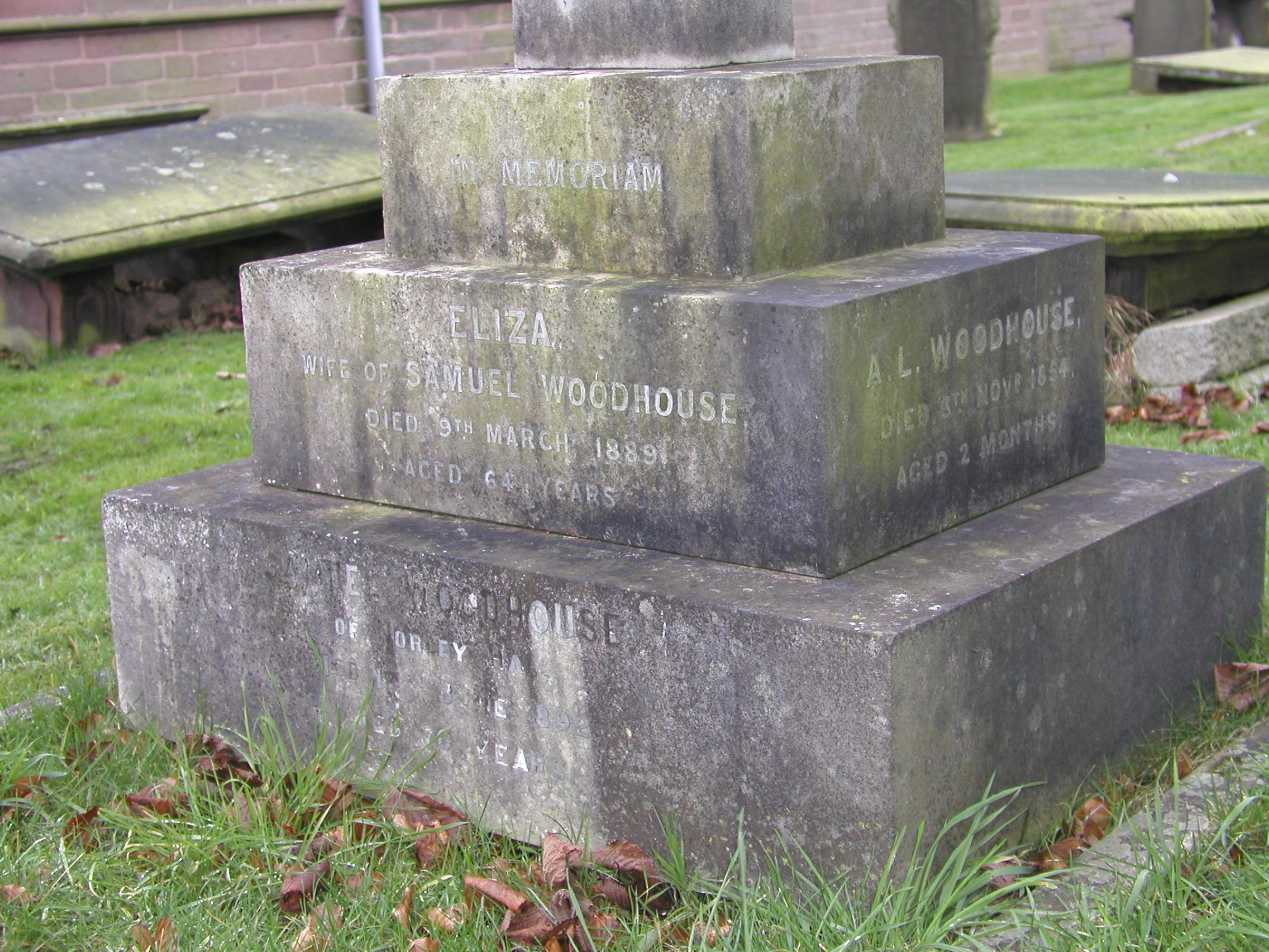 JPEG image - Grave of Samuel and Eliza Woodhouse, also of A.L.Woodhouse who died aged 2 months