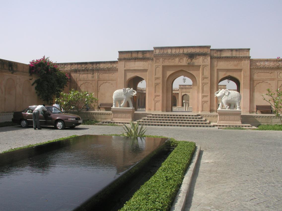 JPEG image - After a more than 4 hour taxi ride from Delhi (127 miles), we reached Agra. This is the entrance to the Amarvilas Oberoi Hotel ...