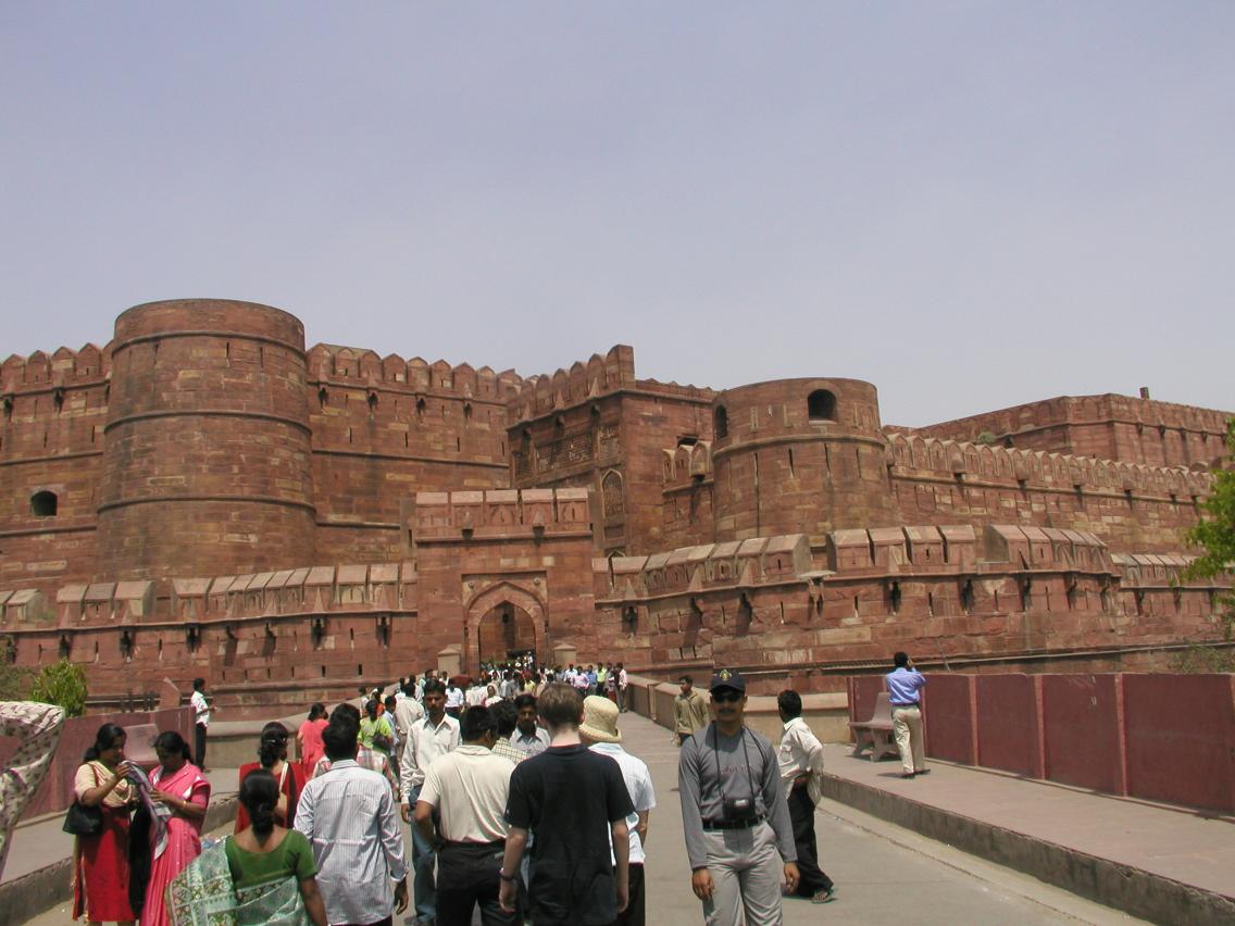 JPEG image - Agra fort, just a short didtance from the Taj Mahal. Built mostly by akbar from 1565. Shah Jahan was imprisoned here by his son because he wanted to build another monument for himself on the other side of the river - in black marble. ...