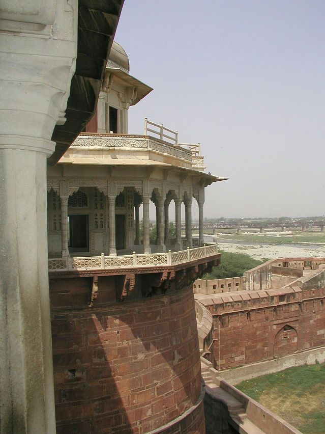 JPEG image - The part of the fort where Shah Jahan was imprisoned ...