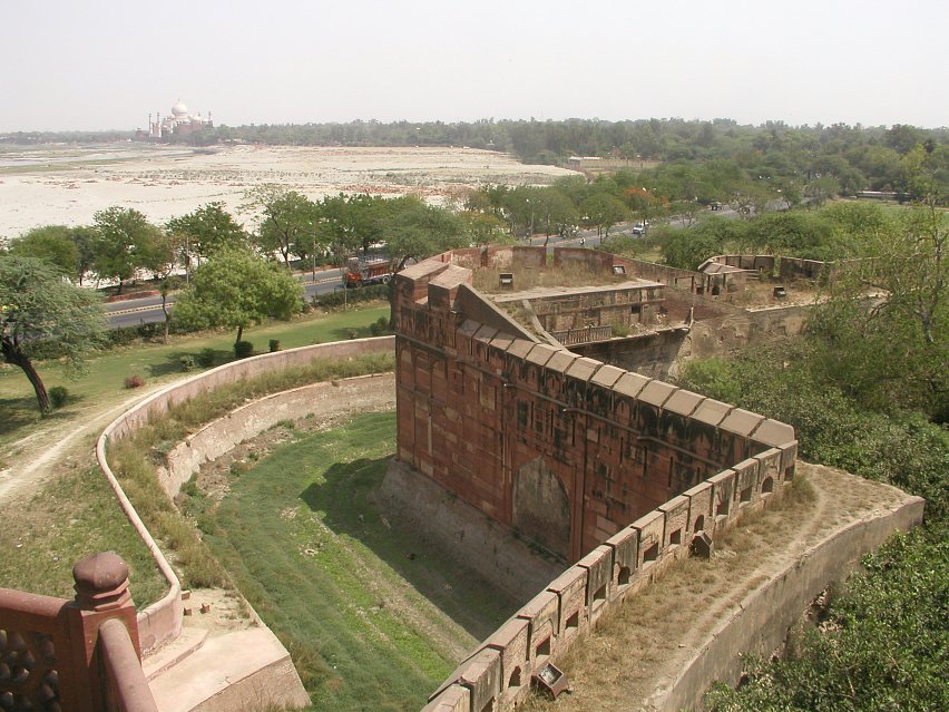 JPEG image - Another view from Shah Jahan's prison area ...