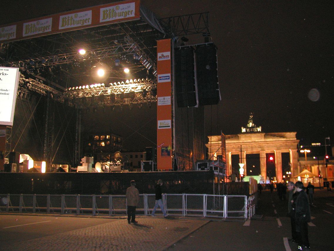 JPEG image - The stage is set: before the crowds arrived. ...