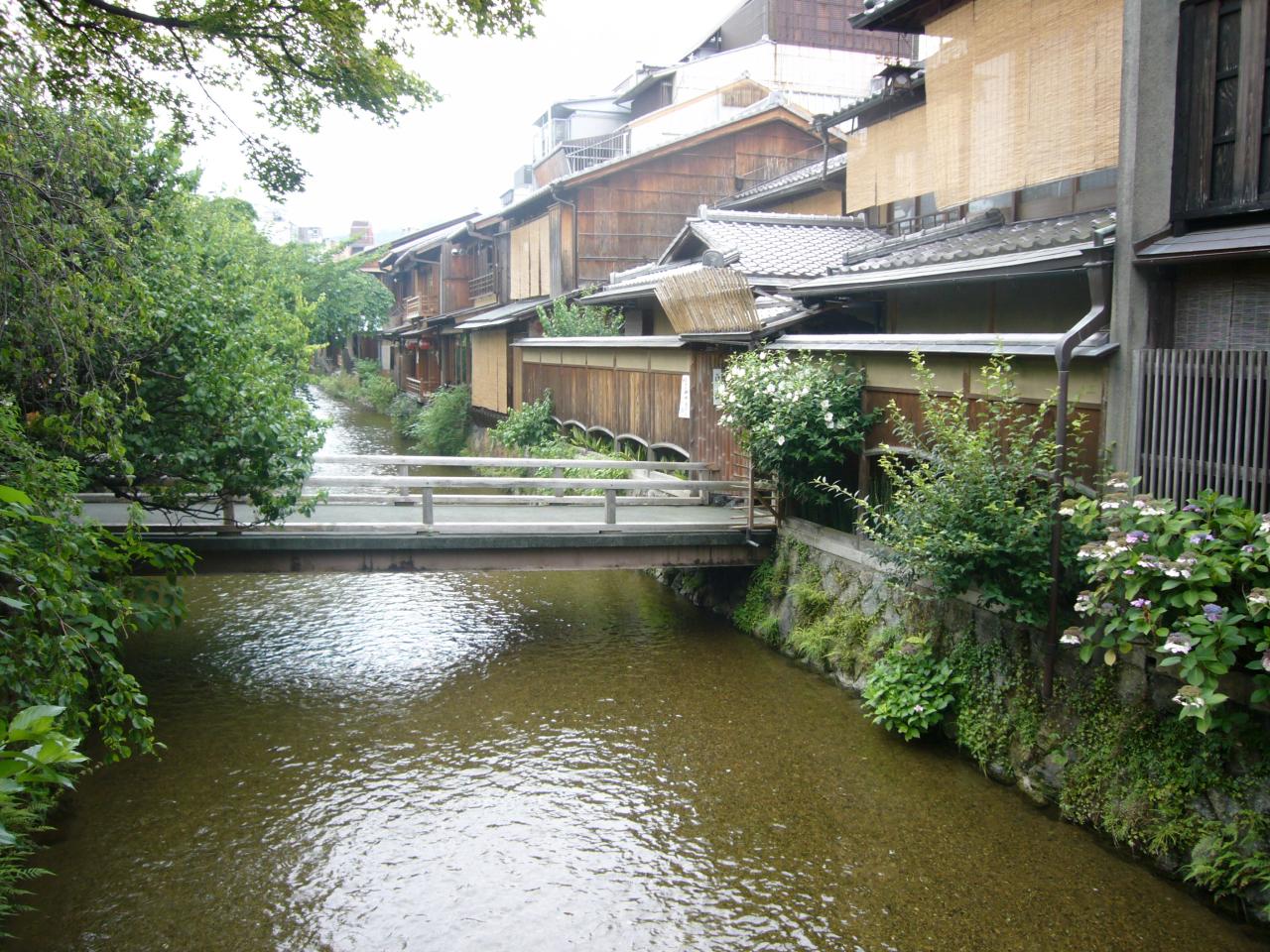 JPEG image - A quiet part  in the Gion district of Kyoto. ...