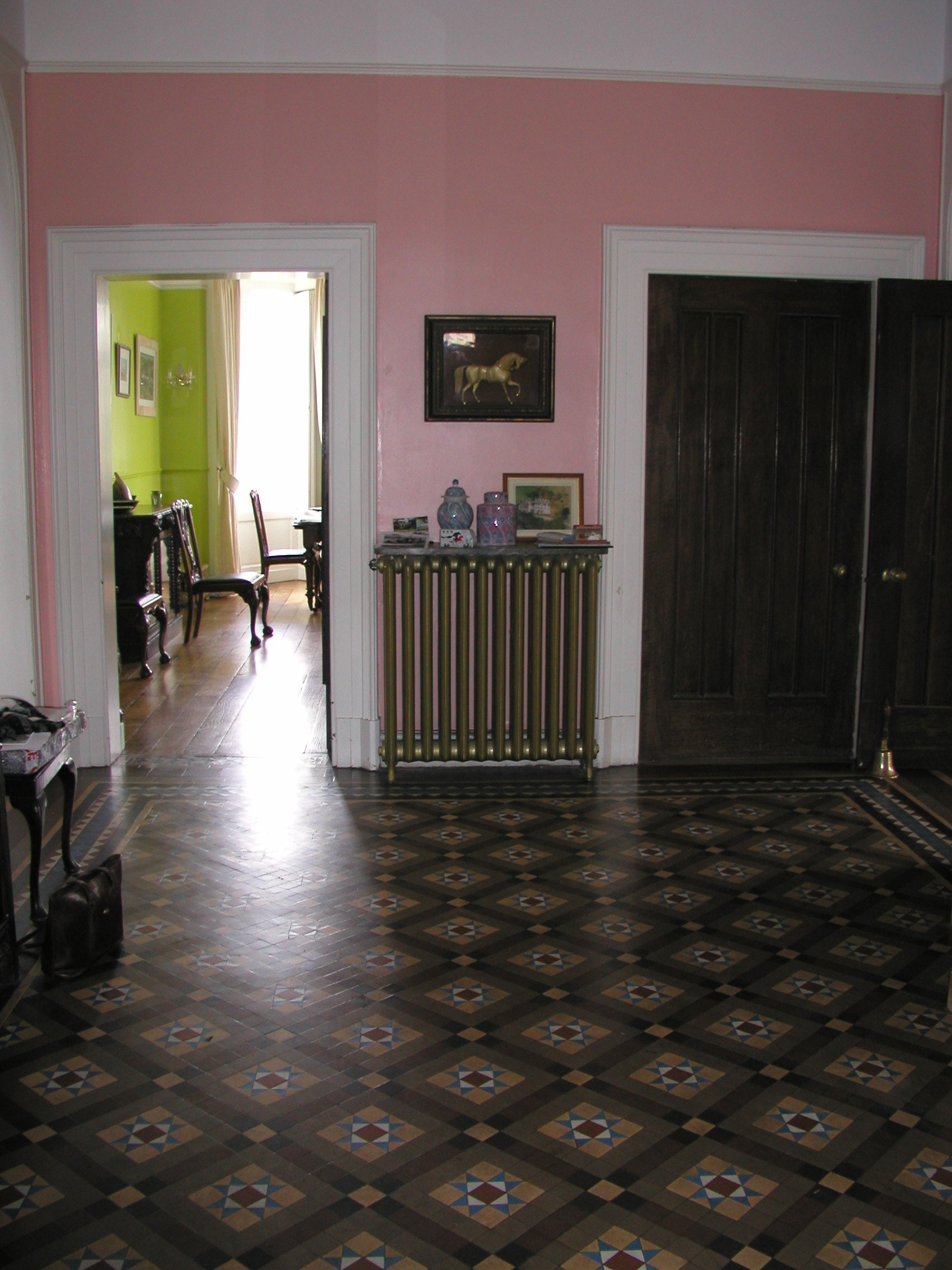 JPEG image - Entrance hall: view from front door ...