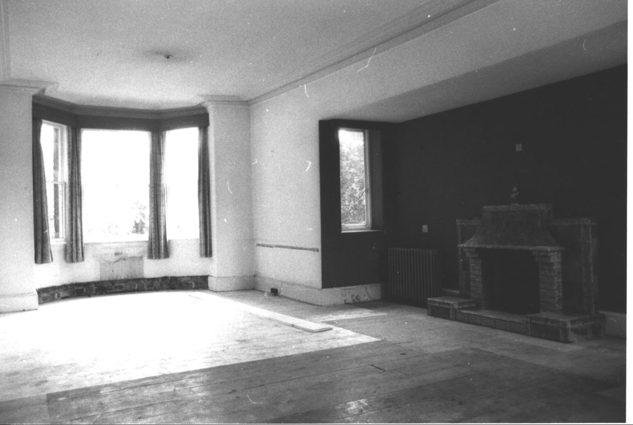 JPEG image - Front room ...