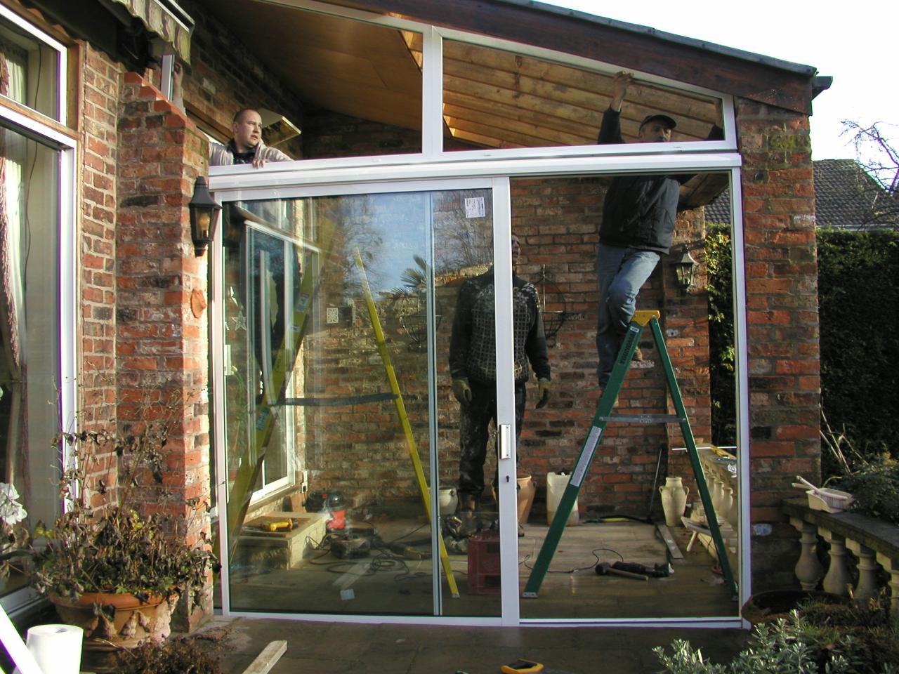 JPEG image - 19th December: Fixing the upper frame. ...