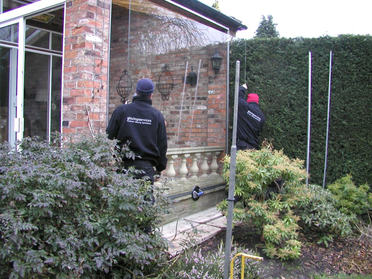 JPEG image - 23rd December: The laminated glass panel going in. ...