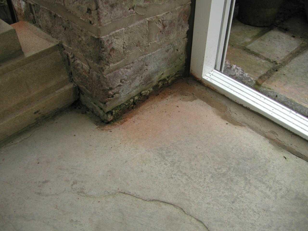 JPEG image - I am hoping that this bit of damp will disappear once the floor level is raised in this area ...