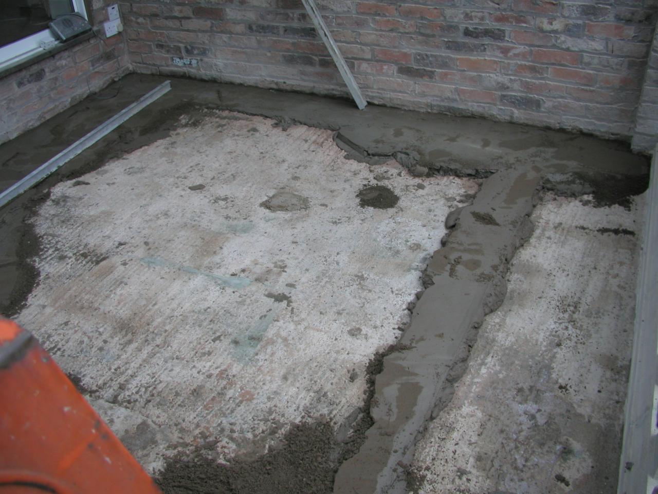 JPEG image - 13th Jan: The result of day one of screeding: these bits will be used on day two as guides to true up the area. ...